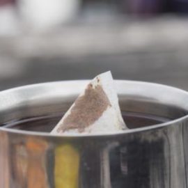 Teebeutel im Becher